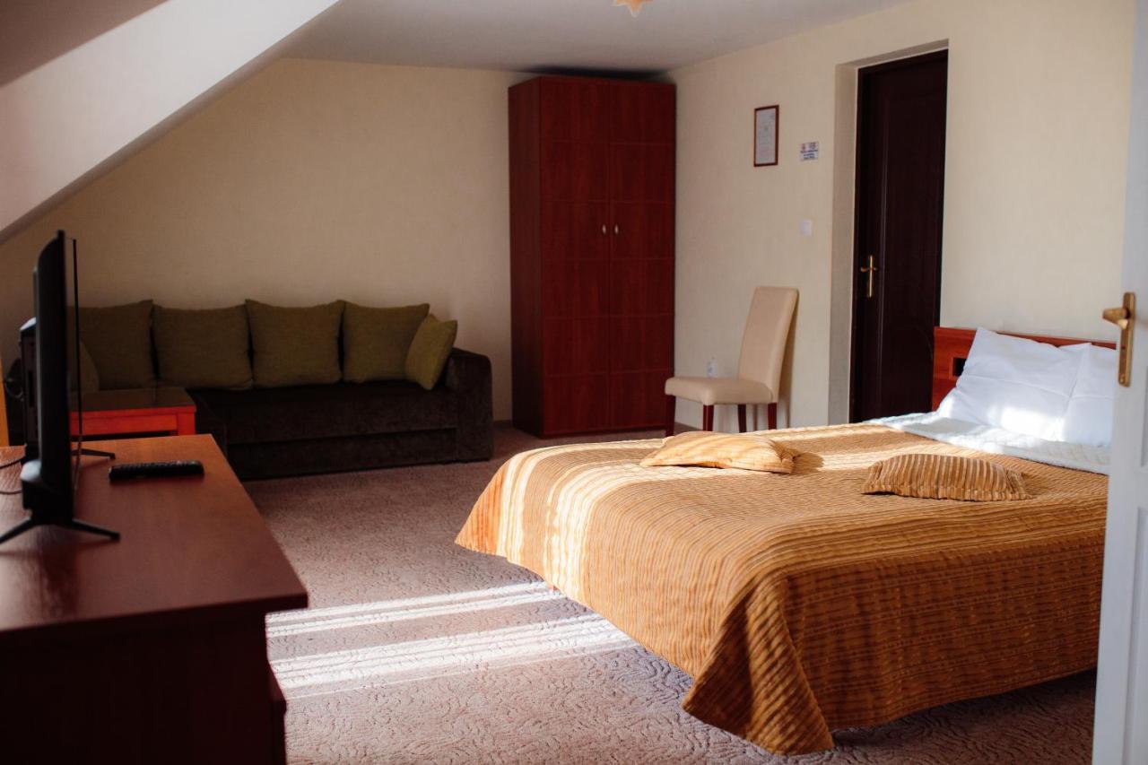 Euro Motel Lyuboml Eksteriør billede